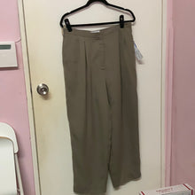 Load image into Gallery viewer, Cute dressy trousers 100% Poly
