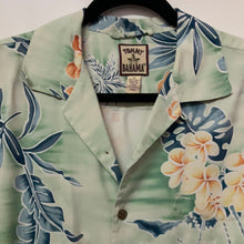 Load image into Gallery viewer, 100% silk Tropical button up

